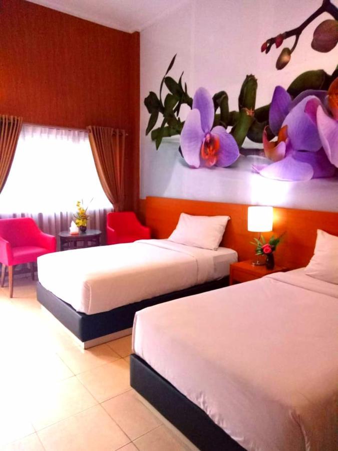 Hotel Kencana Rembang Exterior photo