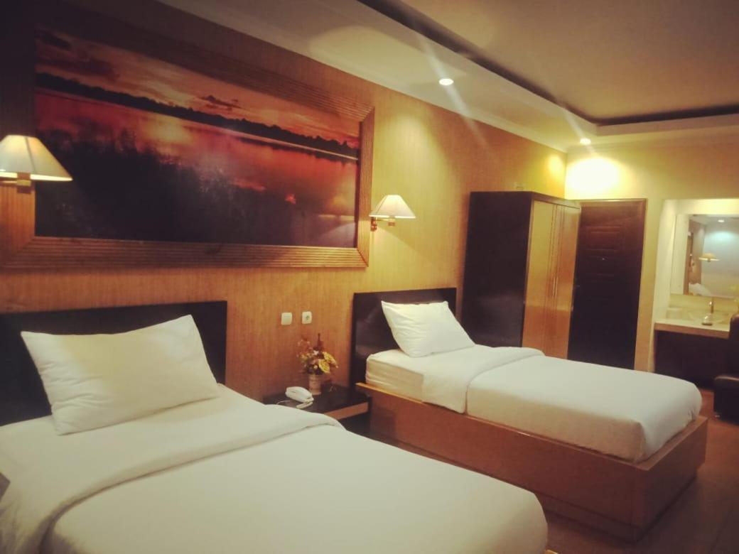 Hotel Kencana Rembang Exterior photo